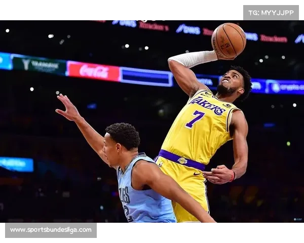 里夫斯在乡村音乐节上获得赞誉